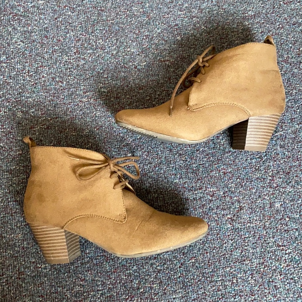 AMERICAN EAGLE booties